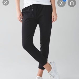 NWT Lululemon jet crop!